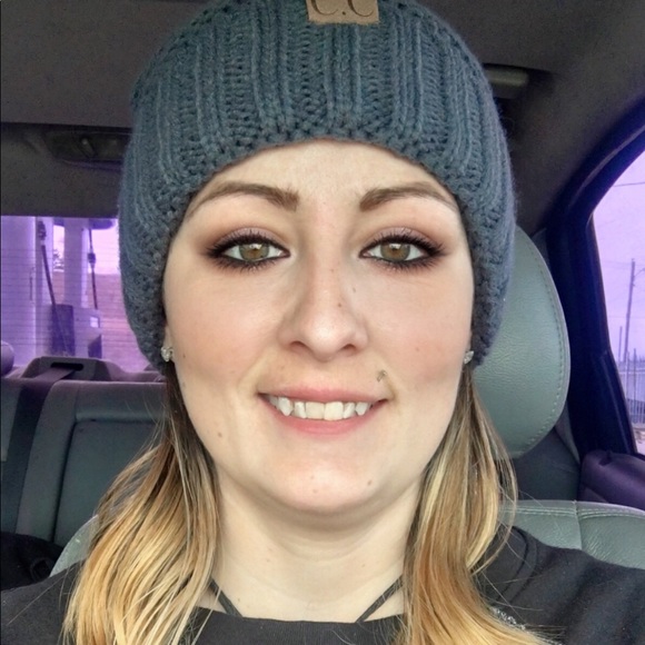 Meet your Posher, Jessi - Picture 2 of 3